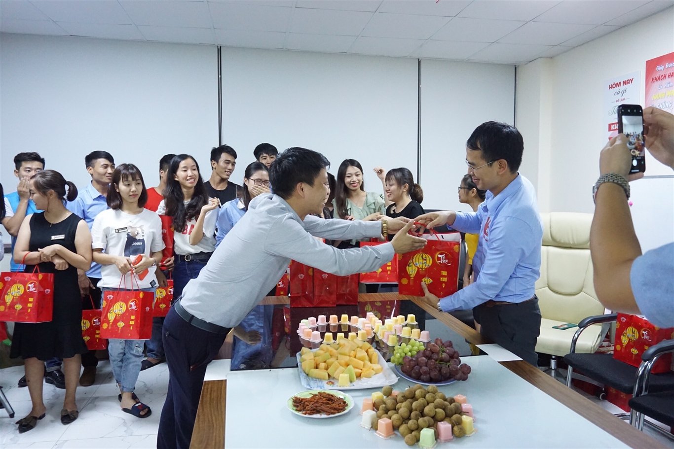 Quà tết công sở