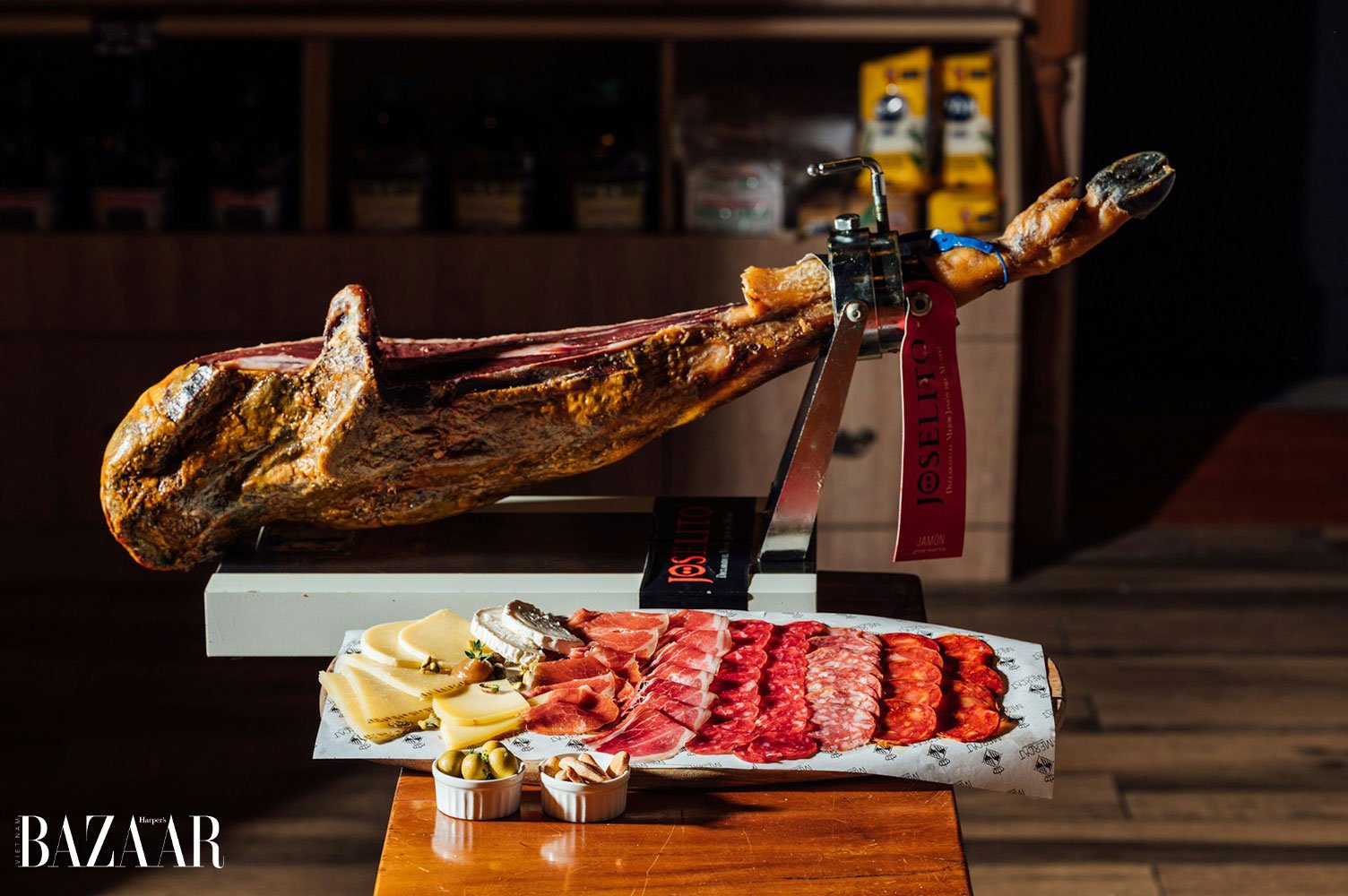 Đùi heo muối Iberico